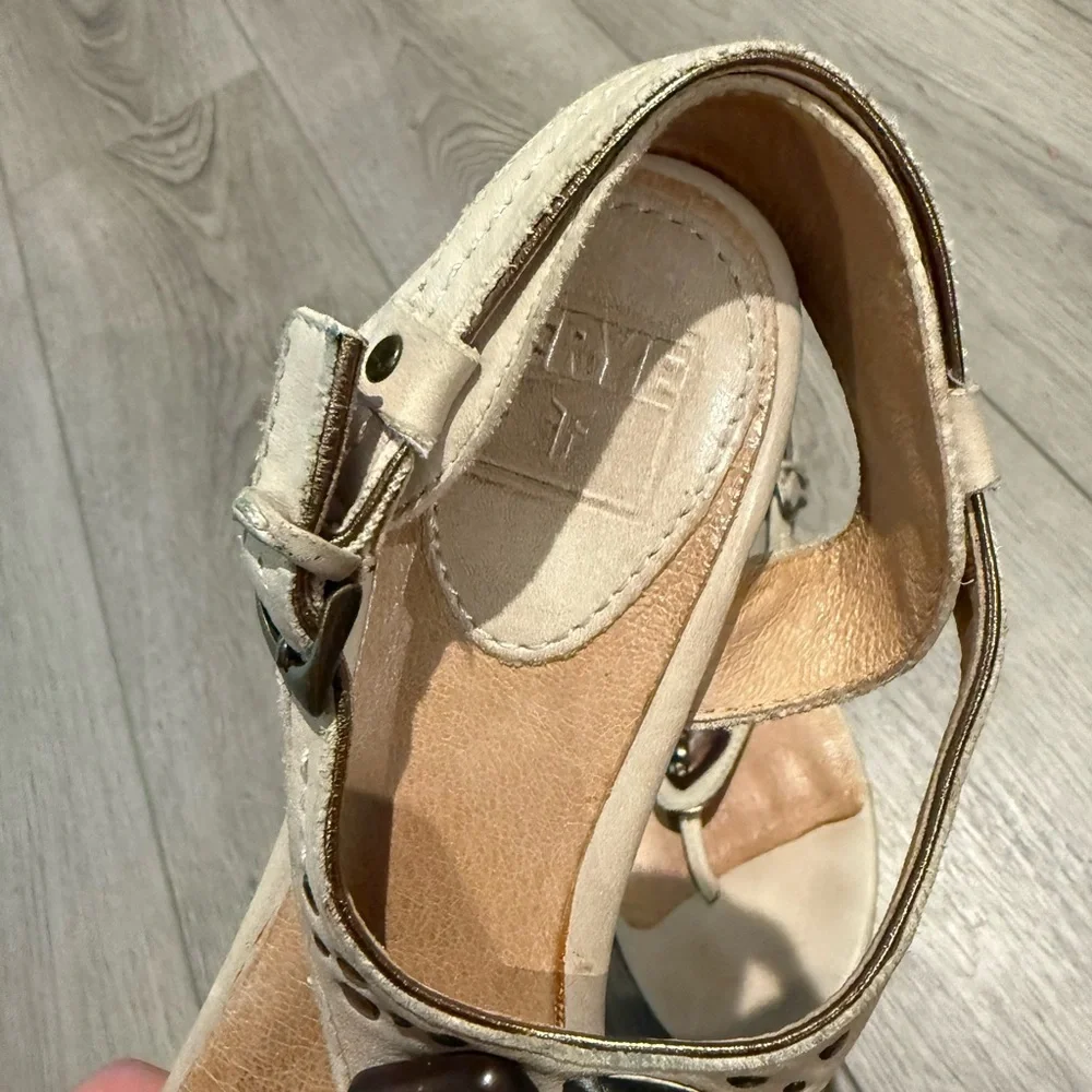 Frye Laurel Ornament Beige Sandals with Beaded Detail Size 8 - Picture 8 of 8